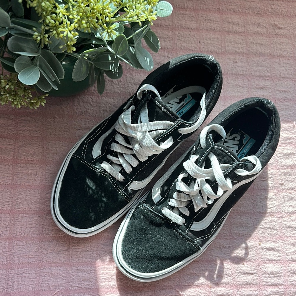 Vans Black and White Sneakers Classic Style